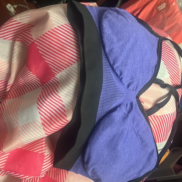 Sports bra bundle 2x Lululemon and 1x Pink VS Large $6.99 shipping - Picture 4 of 10
